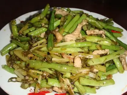 stir-fried shredded pork with pickled vegetables and beans