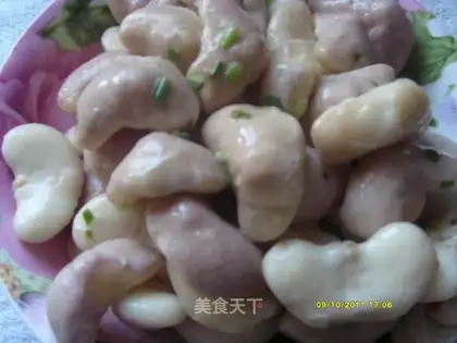 Water red water chestnut in onion oil
