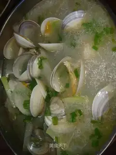 Clam and wax gourd soup