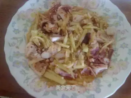 Cucumber mixed with squid