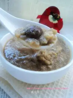 Longan duck egg brown sugar porridge