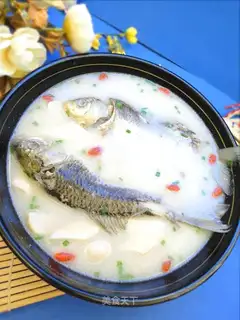 Taro fish soup