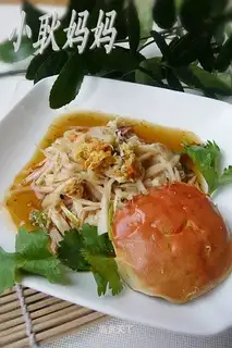 Crab mixed with coprinus