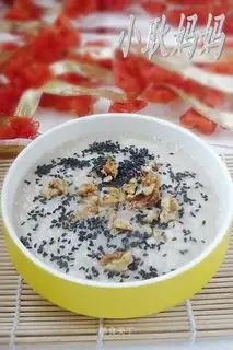 Walnut and sesame oatmeal