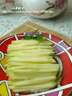 Sweet and sour apple shredded