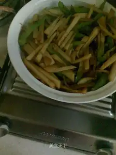 shredded potatoes with pepper