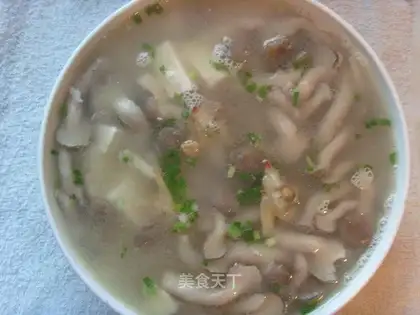 White jade mushroom and clam soup