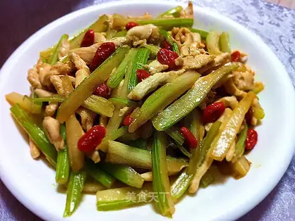 stir-fried wolfberry, celery, shredded chicken