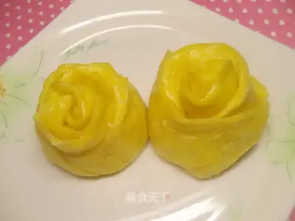 Pumpkin rose steamed buns
