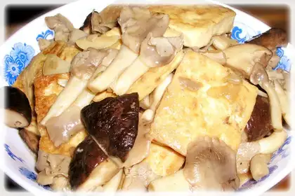 Double-mushroom tofu in oyster sauce