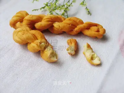 Sesame crispy sesame twist