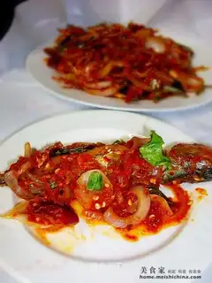 Pan-fried dried and spicy fish