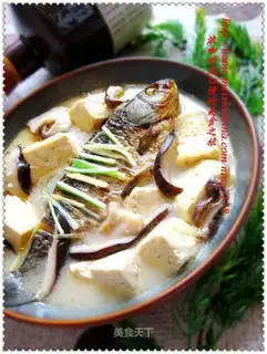 Crucian carp tofu soup
