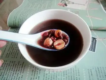 Lotus seeds and red beans syrup water