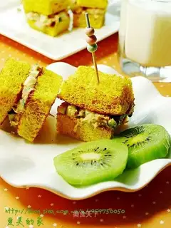 tuna sandwich