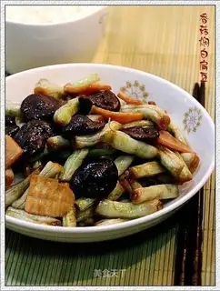 Braised white lentils with mushrooms
