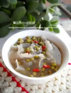 Green bean and tremella soup