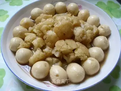 Braised quail eggs with cauliflower