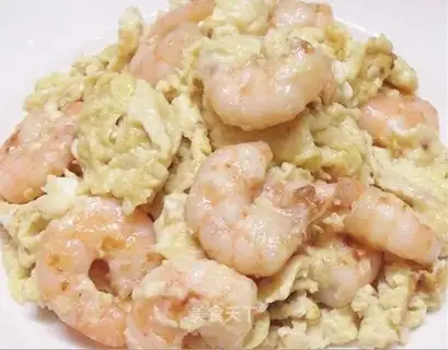Scrambled eggs with shrimp