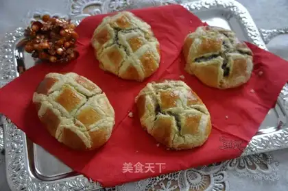Red bean paste cream crisp bread