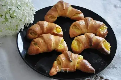Pineapple rice croissants