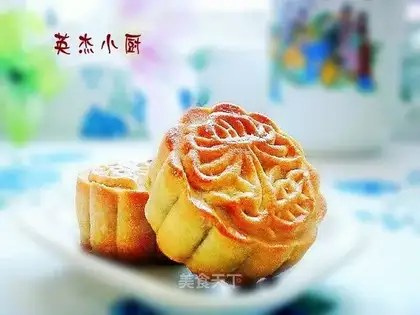 Guangdong-style Wuren mooncake