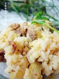 stir-fried sorghum rice with pickled mustard and shredded pork