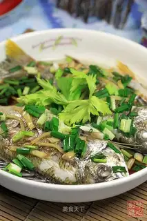 Steamed yellow-fin snapper
