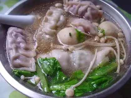 Purple cabbage meat dumplings