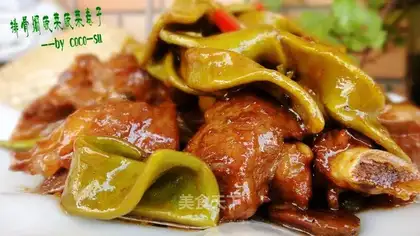 Stewed spinach rolls with pork ribs