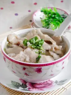 Sliced pork slices with clear water