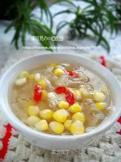 Rock sugar corn and white fungus soup