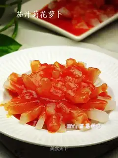 Tomato sauce, chrysanthemum and radish