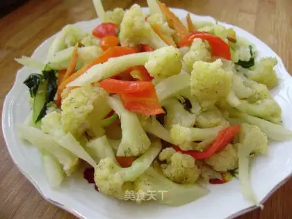 stir-fried cauliflower with pepper and carrot