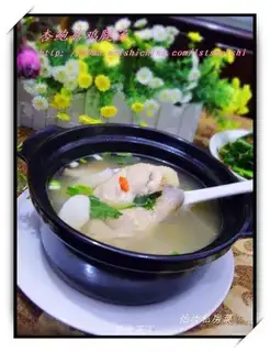 Mushroom chicken leg soup