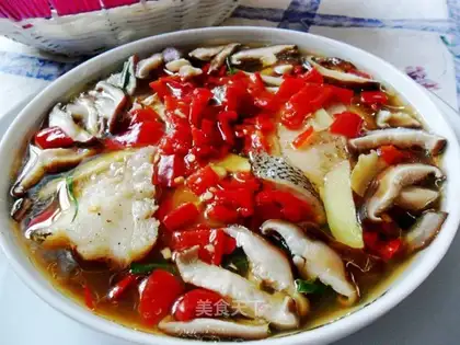 Steamed cod with mushrooms and chopped pepper
