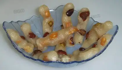 Honey bean claw print cake