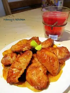 Chicken wings with roasted pork