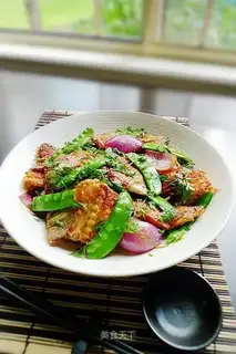 Pan-fried salmon bones