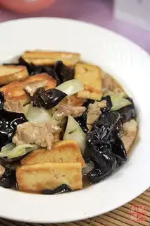 Home-cooked cabbage and tofu