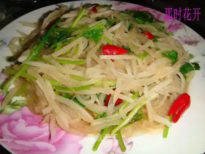 Shredded radish with cilantro
