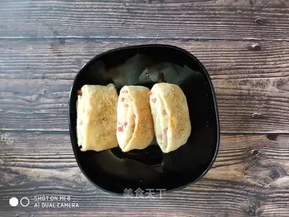Baked sausage sesame rolls