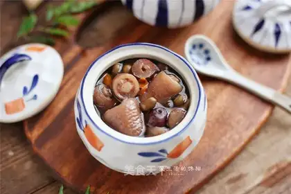 Black bean pigtail soup