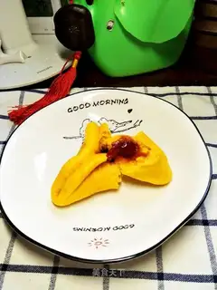 Cherry jam triangle