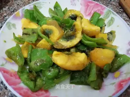 Sea peppers and eggs