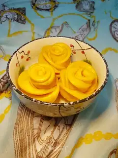 Rose buns