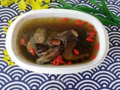 Soup of mushroom pigeons