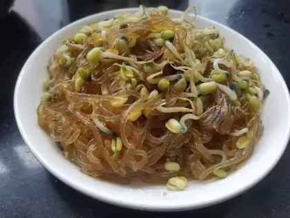 Green bean sprouts