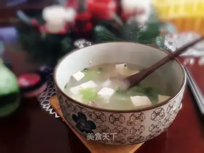 Duck-cracker tofu soup