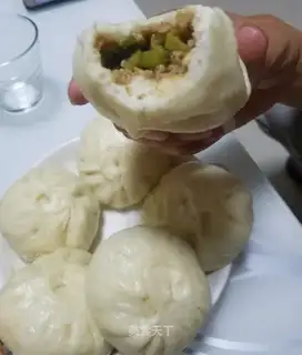 Four seasons of bean sauce meat buns